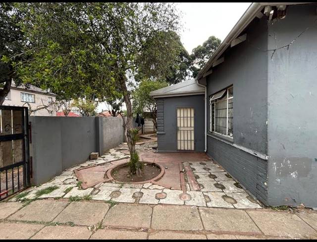 14 BEDROOM HOUSE FOR SALE IN TURFFONTEIN
